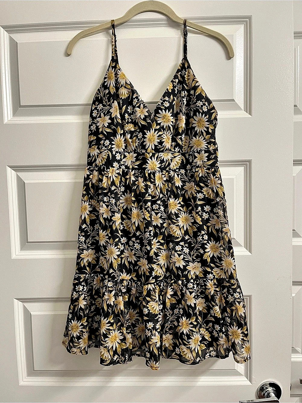 Lulu’s Floral Mini Dress in Black & Yellow Like New - Size Medium